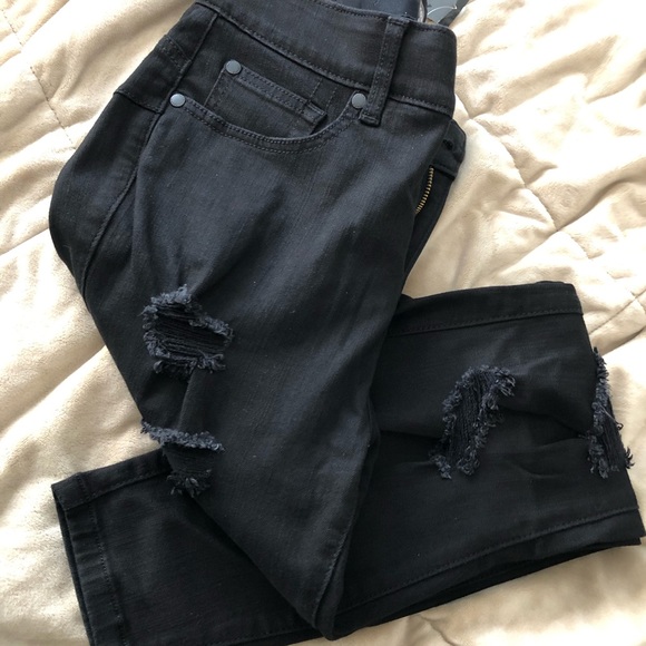 Bombshell Skinny Jeans in black stretchy material by Torrid. Brand new! - Picture 7 of 8
